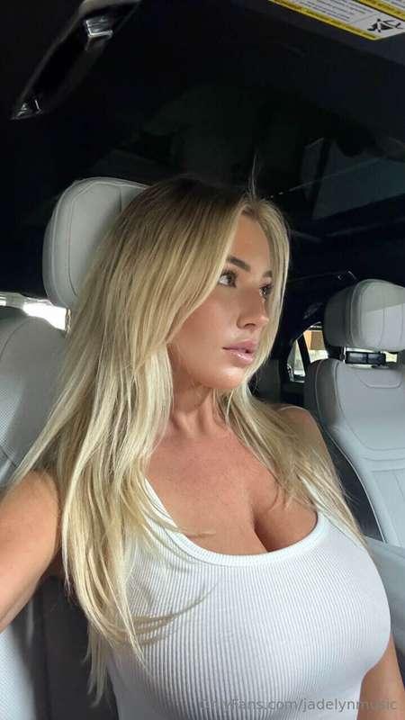 In case you needed a reason to buckle up😘