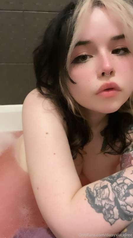 gonna post a cute lil bathtime tease on my paid page soon ✨