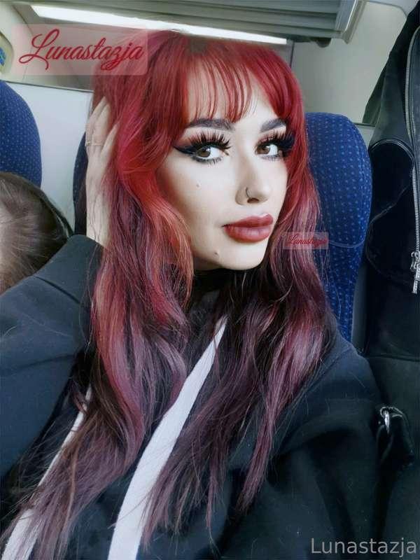 Travel time! Swipe for pics from toilet 😈