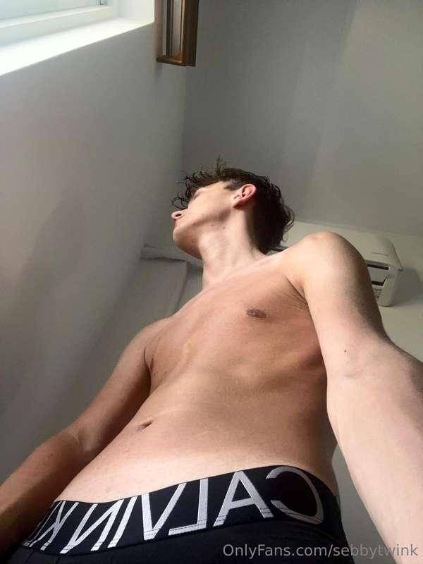 imagine your on your knees looking up😈