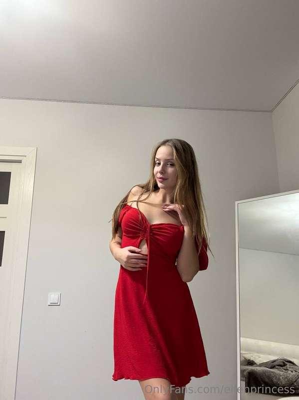 A woman wraps herself in a beautiful dress, literally lives ..