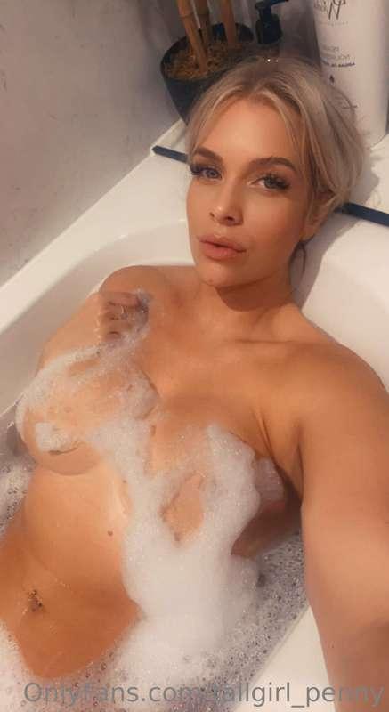 Mmm I’m so horny… bath-time fun feels amazing