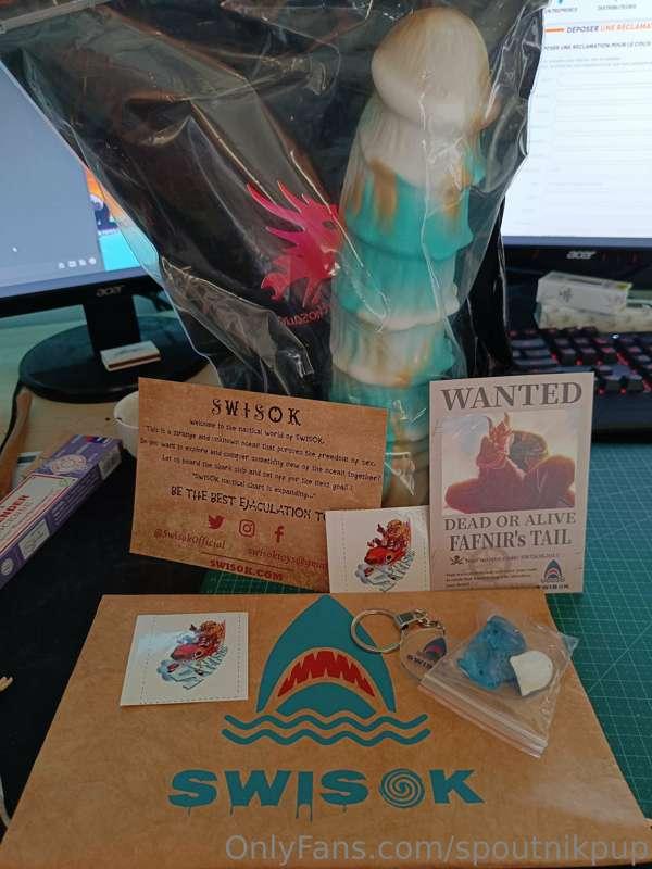 Look at this cool gift a brand (Swisok) sent me :3
New video..