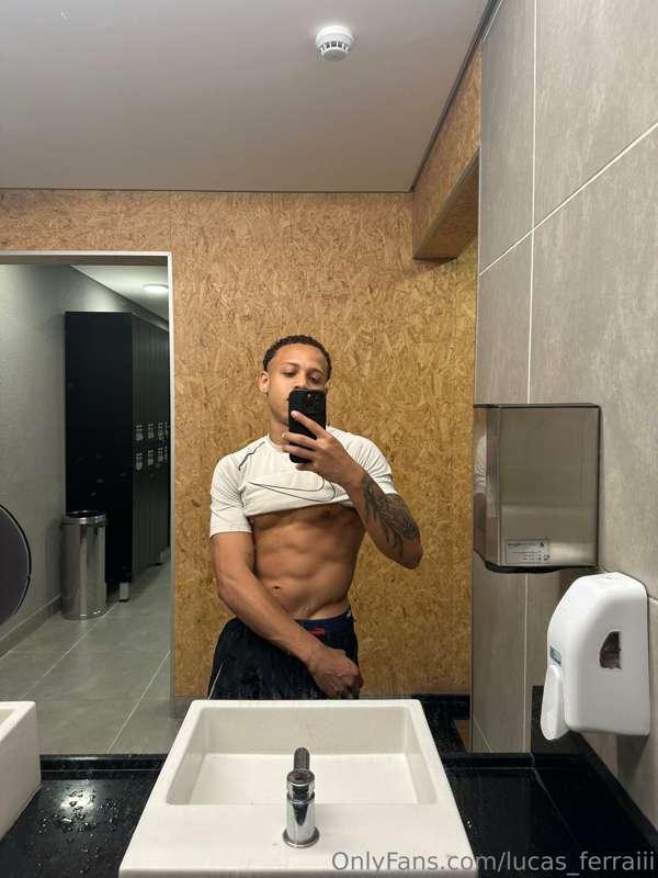 lucas_ferraiii image #3