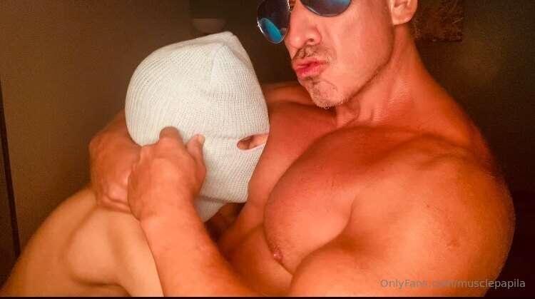 Ive got the skinny twink in a headlock while he’s sucking an..