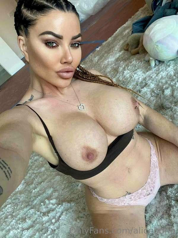 My hot bestie @savanah_storm
Just made her vip page free 😱👇