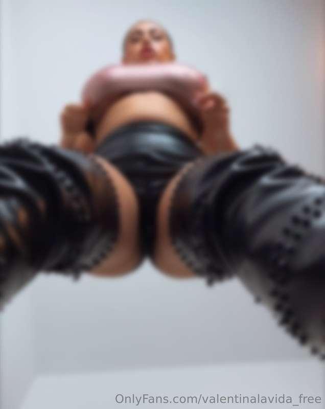 If you like that shiny ass 💣✨✨then you'll like my big tits a..
