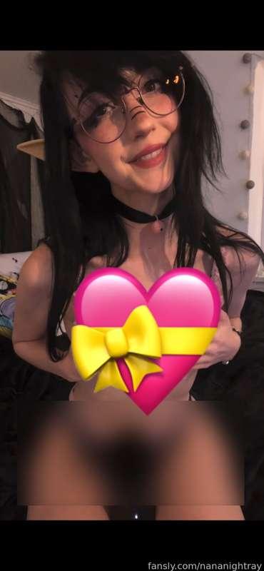 ASMR 💕 cute lingerie scratching with skin &amp; fabric sounds 💤 also includes some teasing and lewd visuals 🙊

#asmr #video #lingerie #cute #glasses #nerdygirl #smalltits #boobs #thighs #panties #petite #fyp
