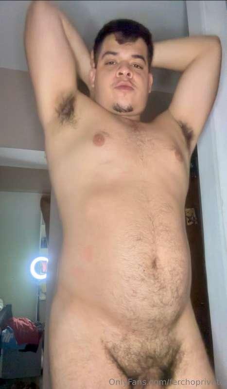 Te gusta mi cuerpito bien belludo y gordito ?? Hay video don..