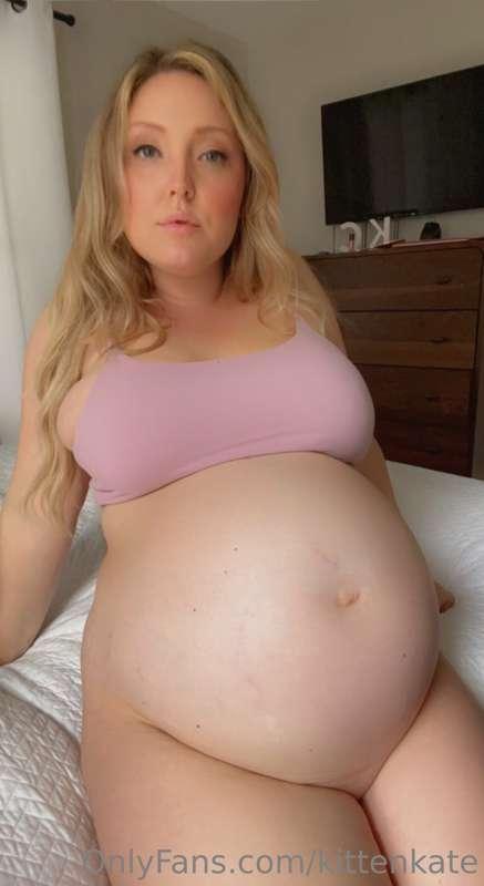 Please consider donating to my maternity photo session campa..