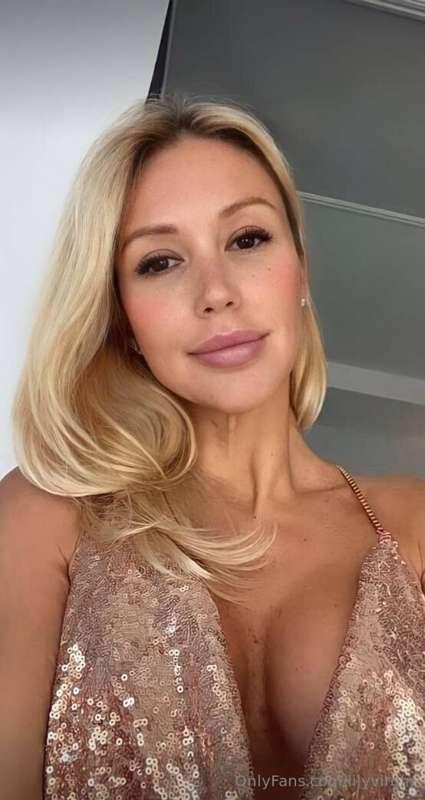 *FREE* 🤪💦🔥 You want to see her @ur.gina e tearing her pussy ..