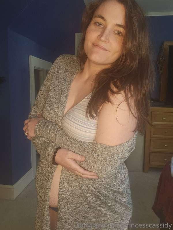 Happy Fridayyyy!! I have a MILF photo dump for you of me ove..