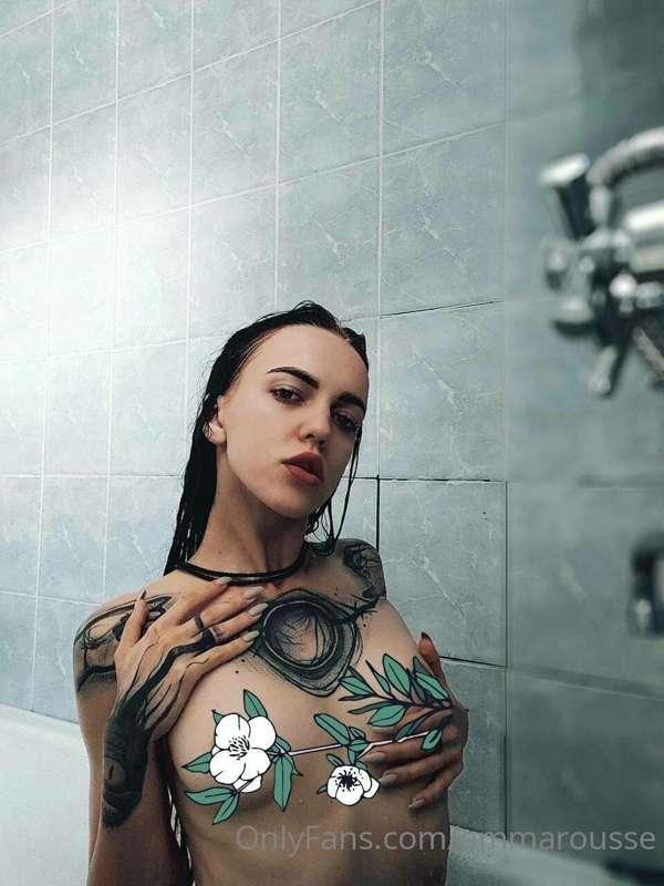 Tattooed bb @kiinkwett needs you to hit her up🤭
She has some..