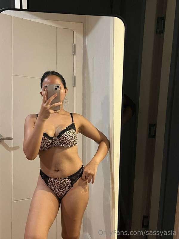 should i wear this on your custom video? 🐯