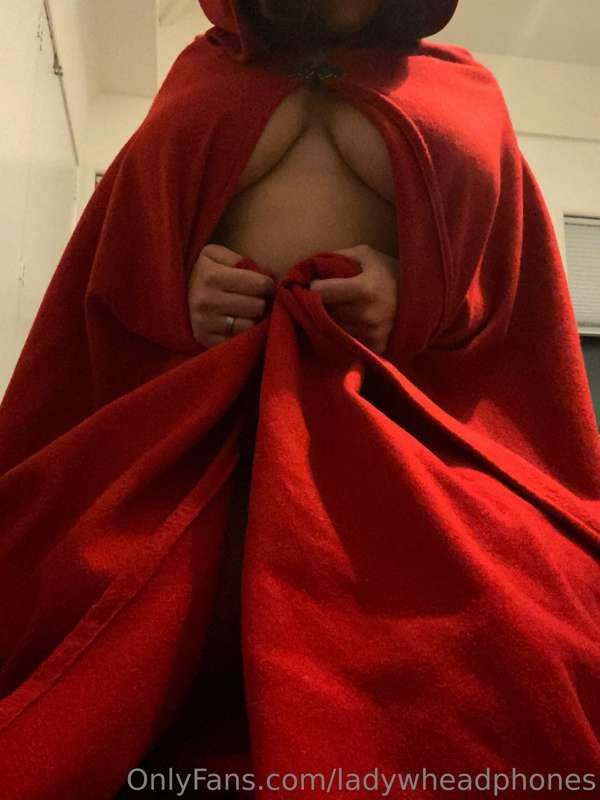 Red red riding hood, are you not afraid of the Big Bad Wolf?