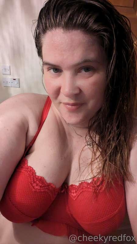 Happy hump day cuties!! 

For anyone waiting on customs - I'..