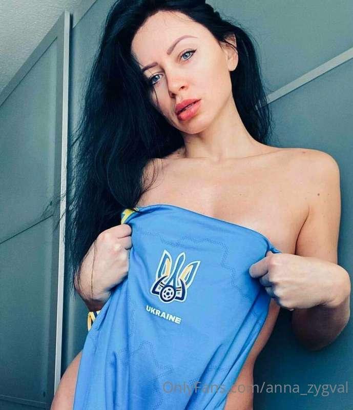 This Ukrainian woman is not only a patriot of her country 💛💙..
