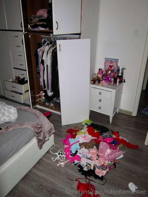 Guys, don't worry ...... everything's fine, I'm just packing..