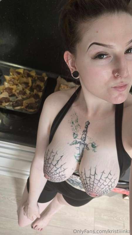 Nějaké dobrůtky pro návštěvu.😋🧁