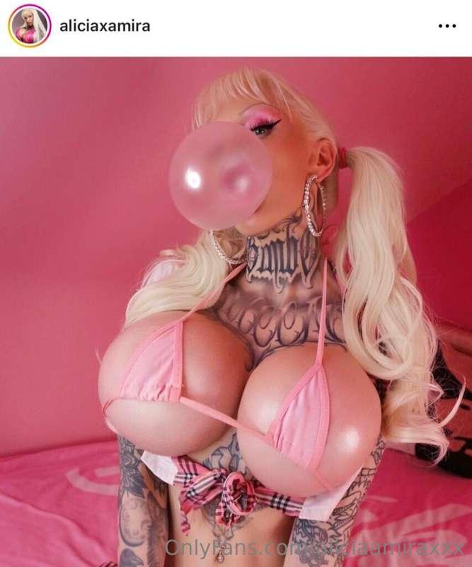 I’M BACK ON INSTAGRAM after 3 months! Come follow me www.Ins..