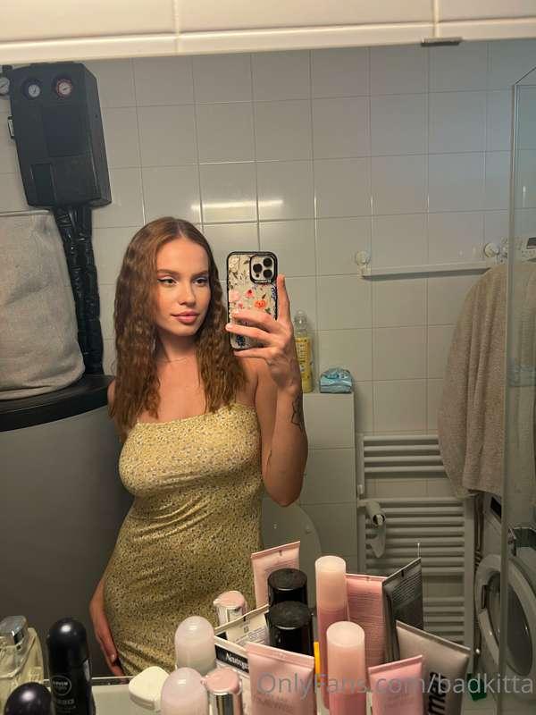 On the second photo you can see my full belly 😄 
🧁🍰☕️🍷