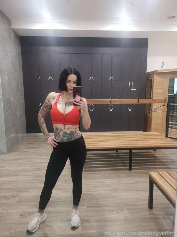 Gym selfies. Every like is 1 rep. How many reps will you mak..