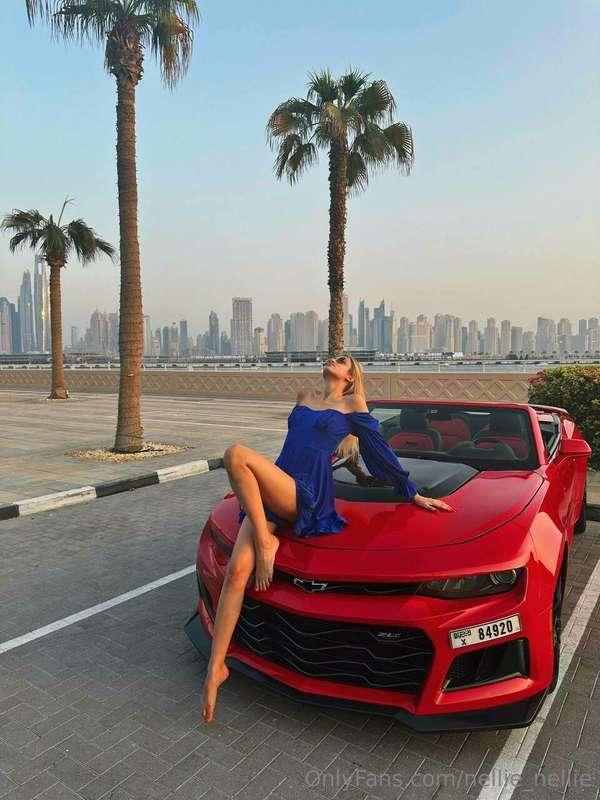 Blondes look so good next to red cars🥰😍