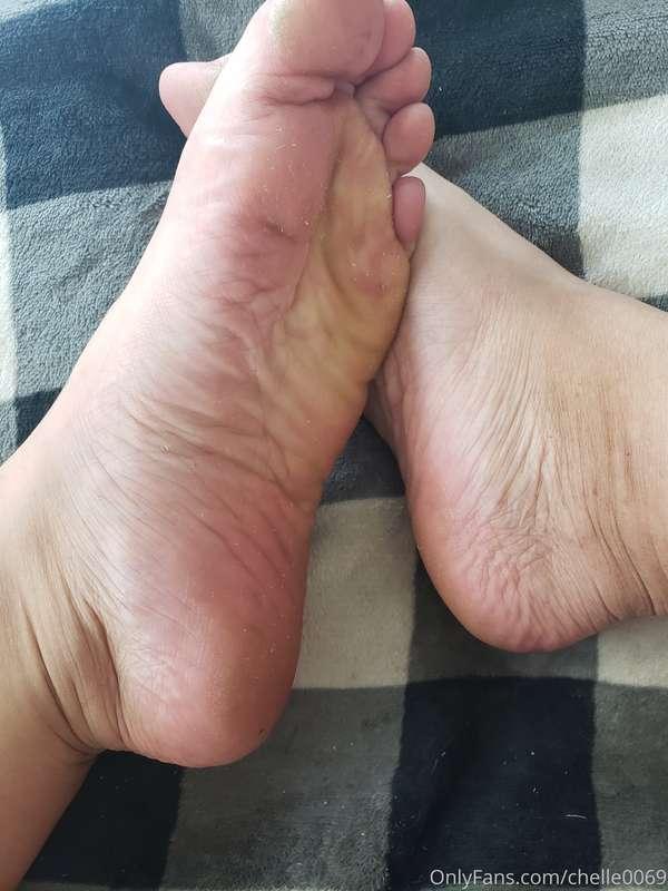 Where's all my foot boys at!! 👣😝