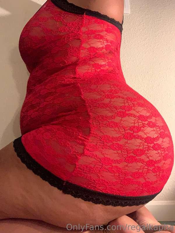 I wanna be so thick that everybody in the room is so uncomfo..