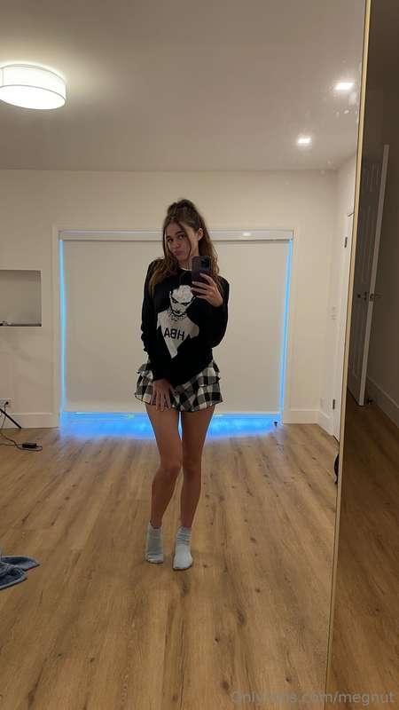 Trust me, swipe then dm me 🖤