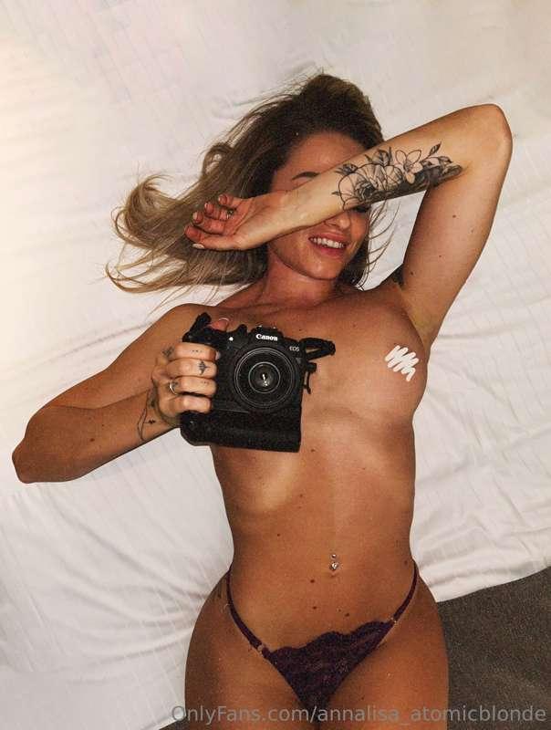 Giochiamo? Tu fai il fotografo e io la modella Troia 😈