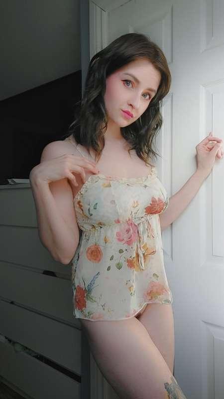 What do you think of this top? Cute huh? I gotta do a shoot ..
