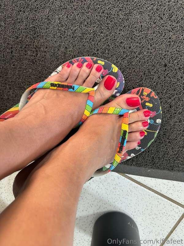 New pink pedicure available for customs and video chat