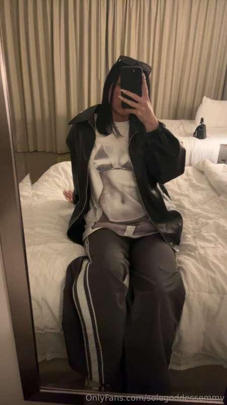 OOTD Chill Monday evening. 😘. What you all doing? 