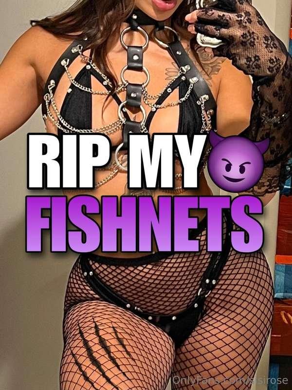 ### RIPPIN UP MY FISHNETS 😈
for daddy🥵 which hole are you go..