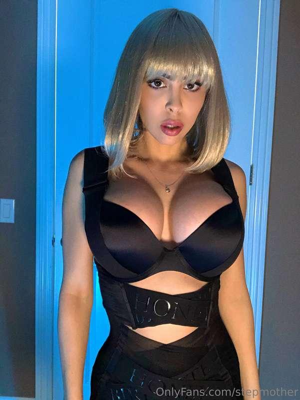 Would you tiee me up? 😈