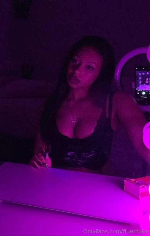 Happy Friday !🖤💋