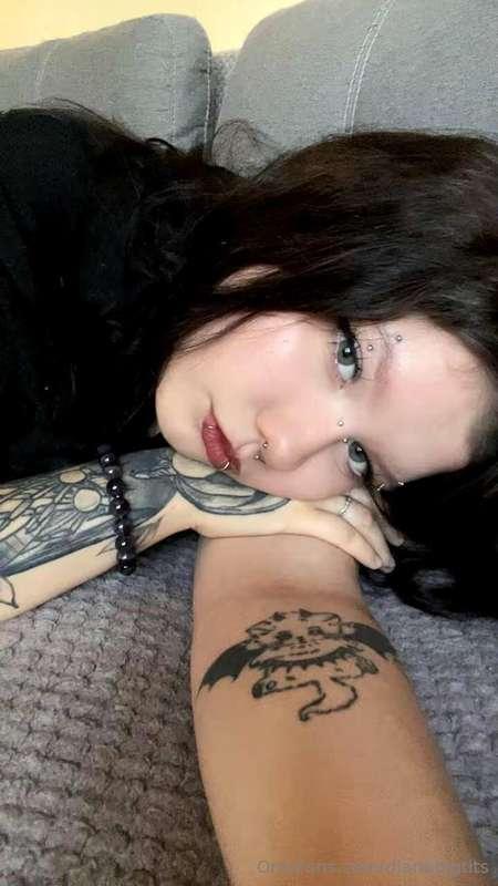 Super cozy home picture without braids 🥰🫦