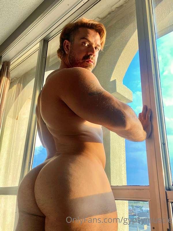 The rear view ain’t bad either
