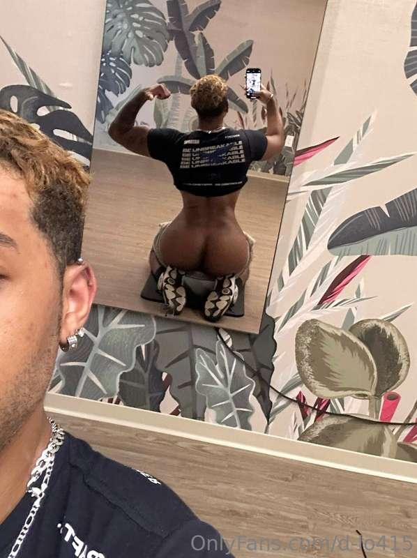 Gettin’ sweaty doin my ab workout 🏋️‍♀️ come sniff my after ..