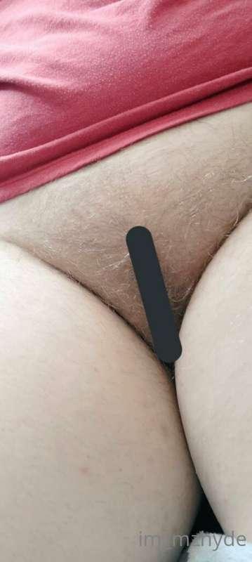 Mom bod, thick thighs, natural pussy. What more could you as..
