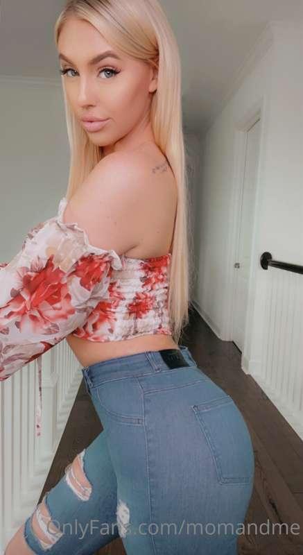 would you take Karley on a date? 🌹