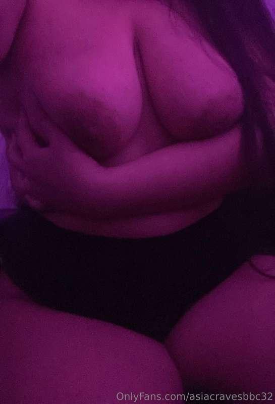 Big Asian titties❤️ need a big black dick to slide between