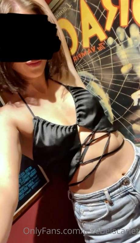 jezebelscarlet image #0