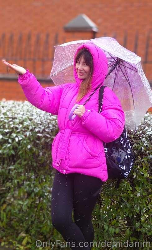 I'm catching the first snowflakes! ….ℒℴѵℯ…………ℒℴѵℯ …ℒℴѵℯ ℒℴѵℯ..