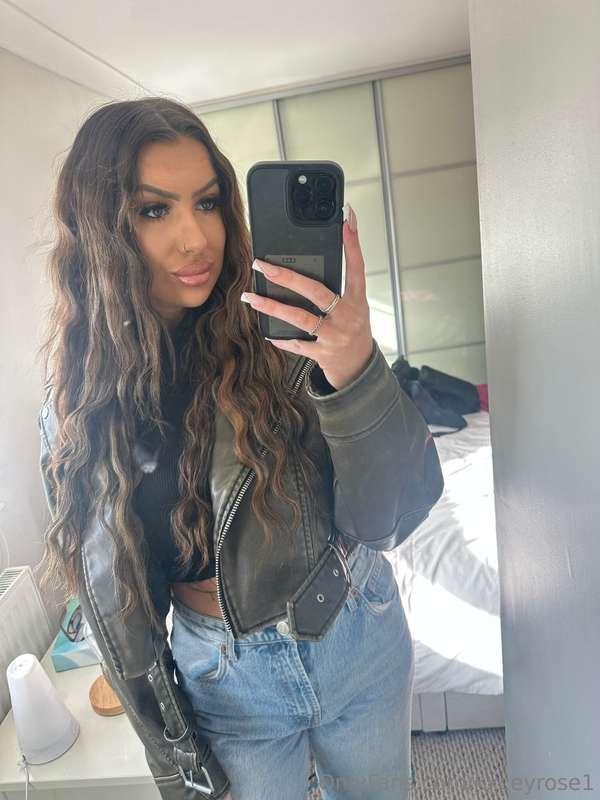 Would you go on a date with me?? https://onlyfans.com/kxceyr..