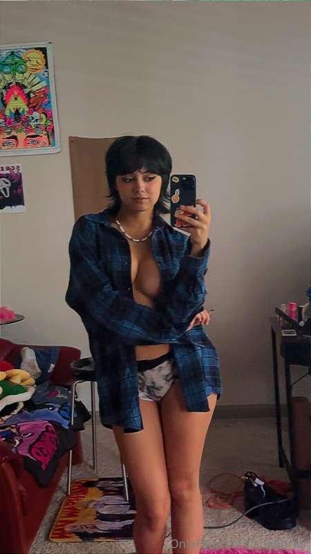 hmm should i take this off ? >.< 