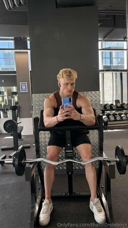 preacher curl machine making my arms look more swole than th..