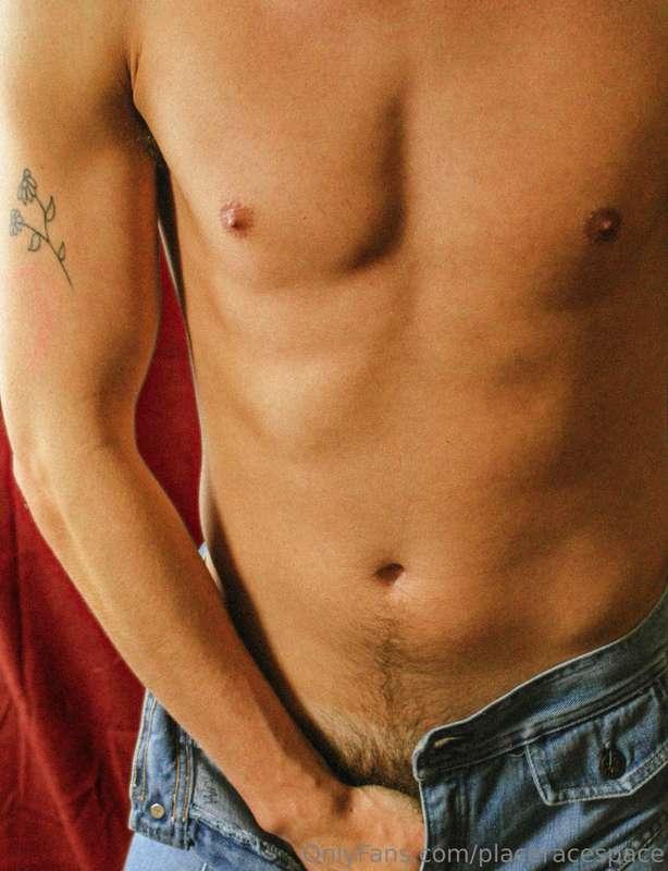 @milesjlevitt has the best bush, I swear…