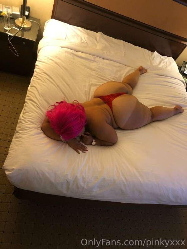 Do you have a hard 🍆 that I can use? Send me in a DM